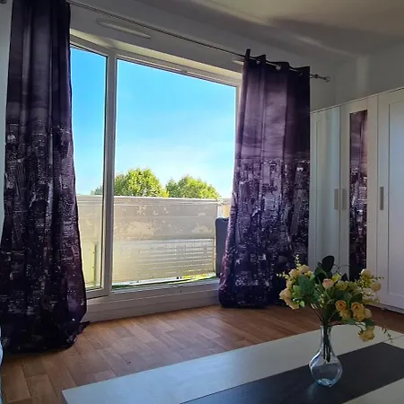 Homestay Avec Balcon Rer A 20mn De Paris Ou Disneyland *